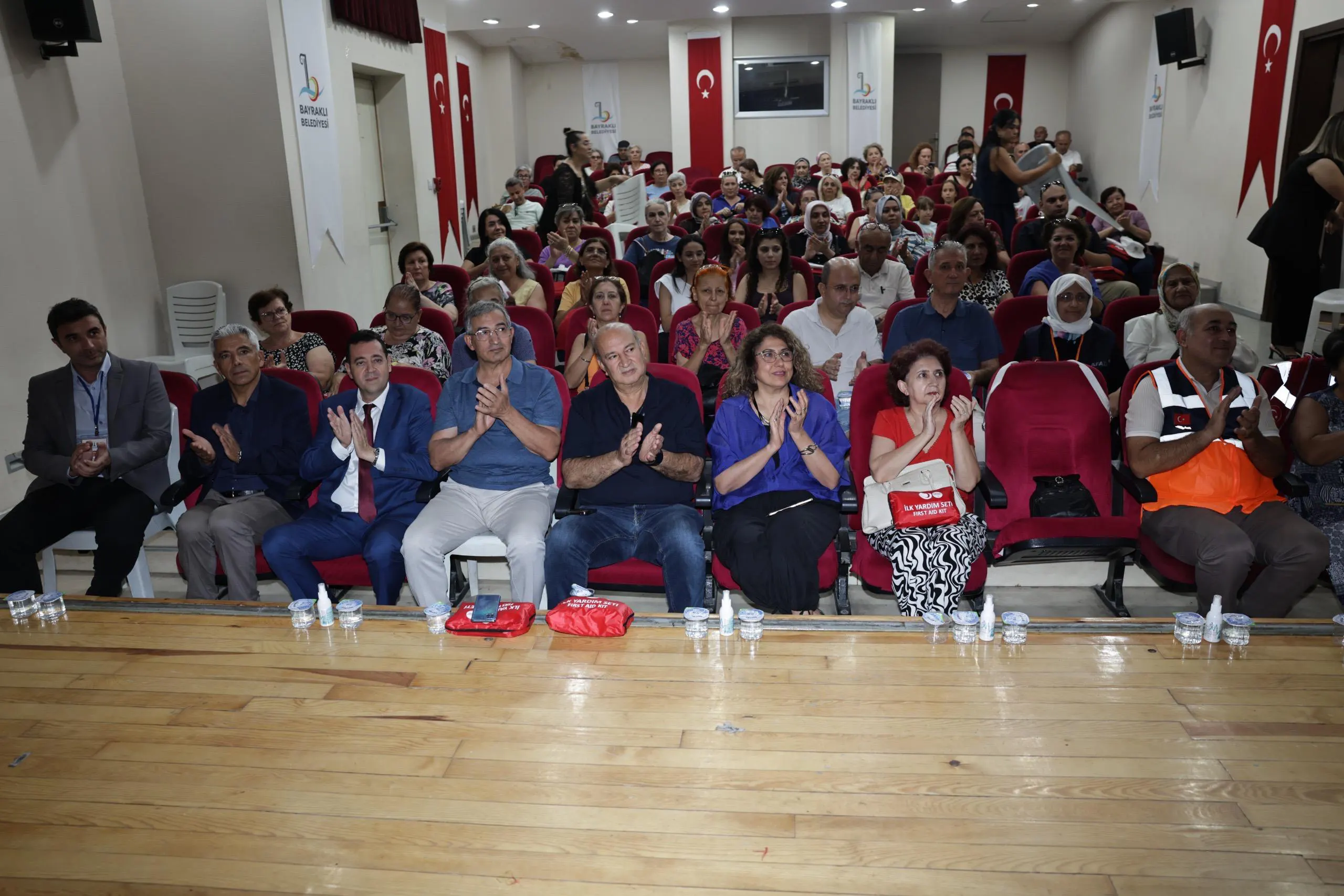 BayraklÄ±âda Ä°lkyardÄ±m EÄitim Seminerinde Hayat Kurtaran Bilgileri AktarÄ±ldÄ± (1) kopya-1789393723255.webp